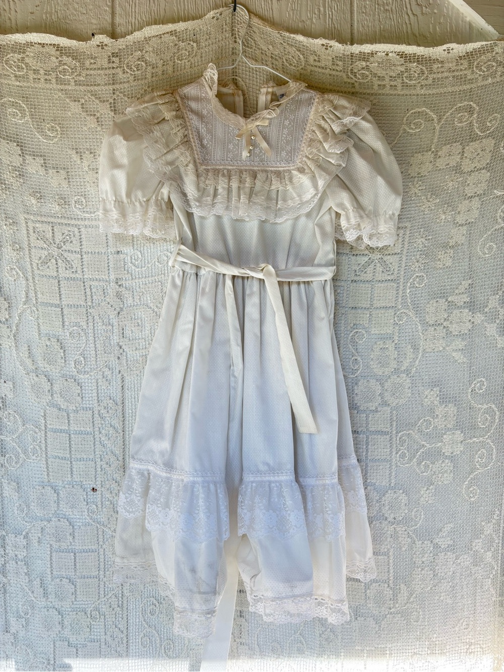 Vintage Girls' White Lace Party Dress with Ruffle Yoke size 8 child